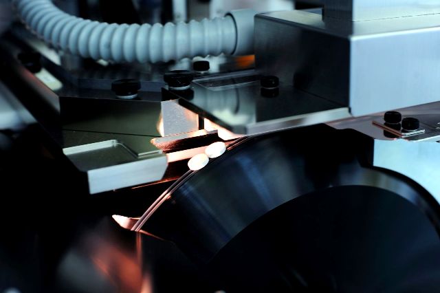 2010年代:開始對外提供CDMO委託研發與製造服務,逐步拓展技術平台與國際客戶群